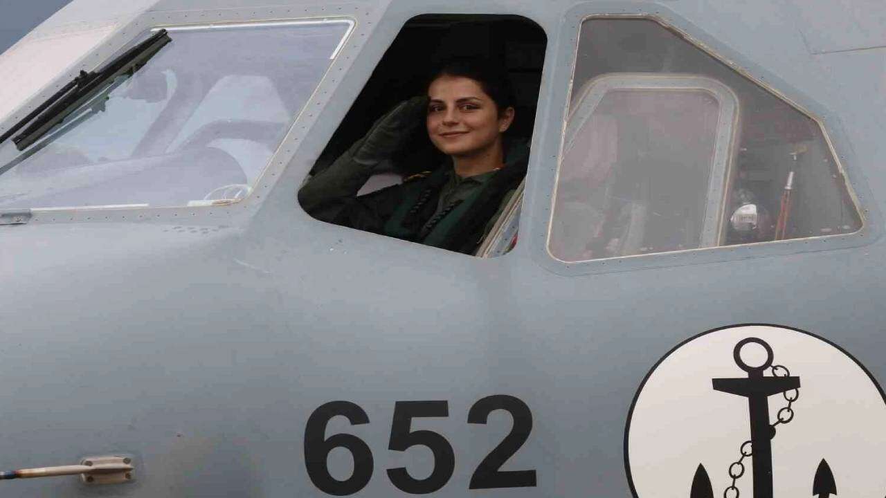 Gökyüzünden denizaltı avlayacak: Deniz Kuvvetleri’nin ilk kadın karakol pilotu görevde, radarına giren yandı! 3
